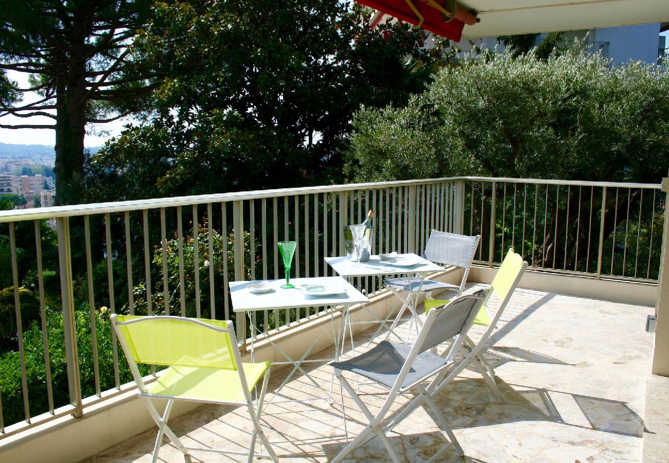 Appartement à Antibes - Vue Mer Jardins à Antibes 