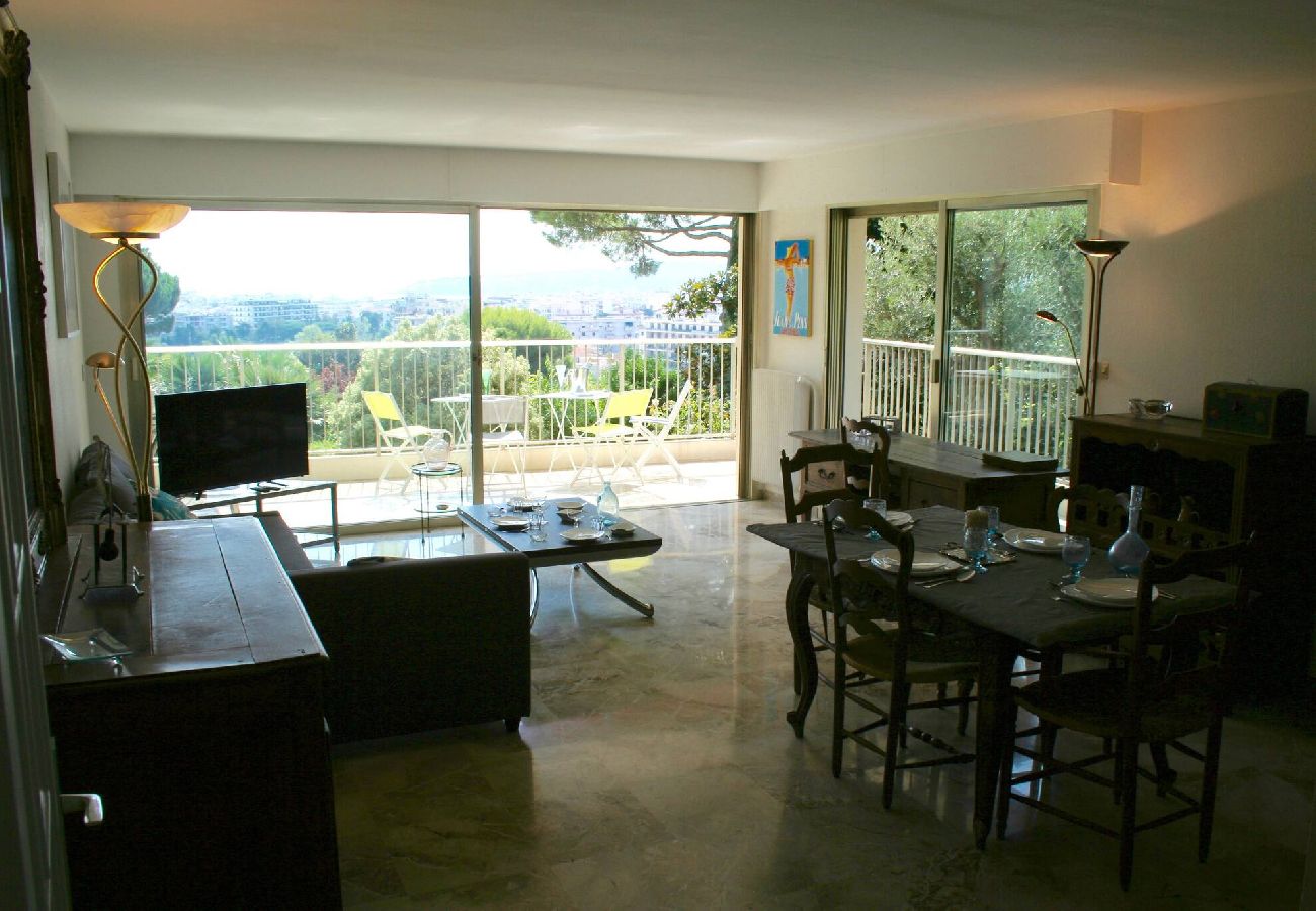 Appartement à Antibes - Vue Mer Jardins à Antibes 