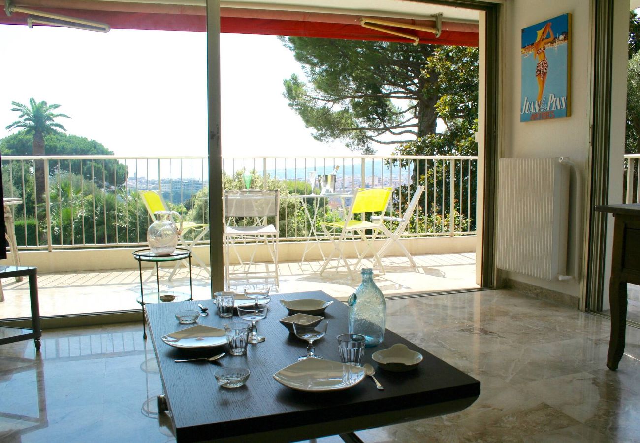 Appartement à Antibes - Vue Mer Jardins à Antibes 
