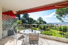 Appartement à Antibes - Vue Mer & Jardins, Grand 3 Pièces