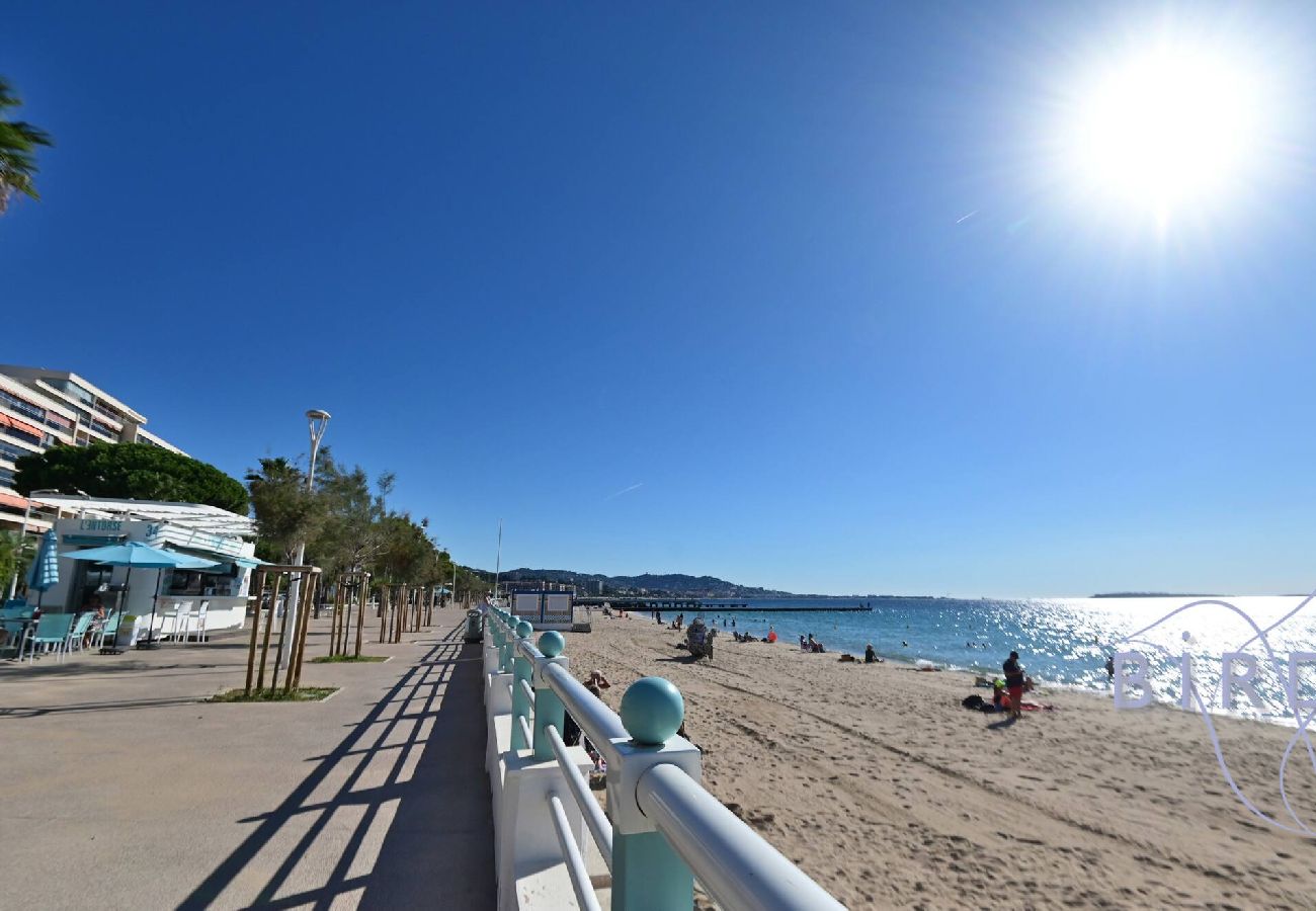 Appartement à Cannes - Vue époustouflante sur la grande bleue 