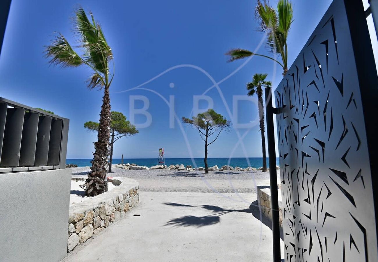 Studio à Villeneuve-Loubet - Joli studio les pieds dans l'eau 
