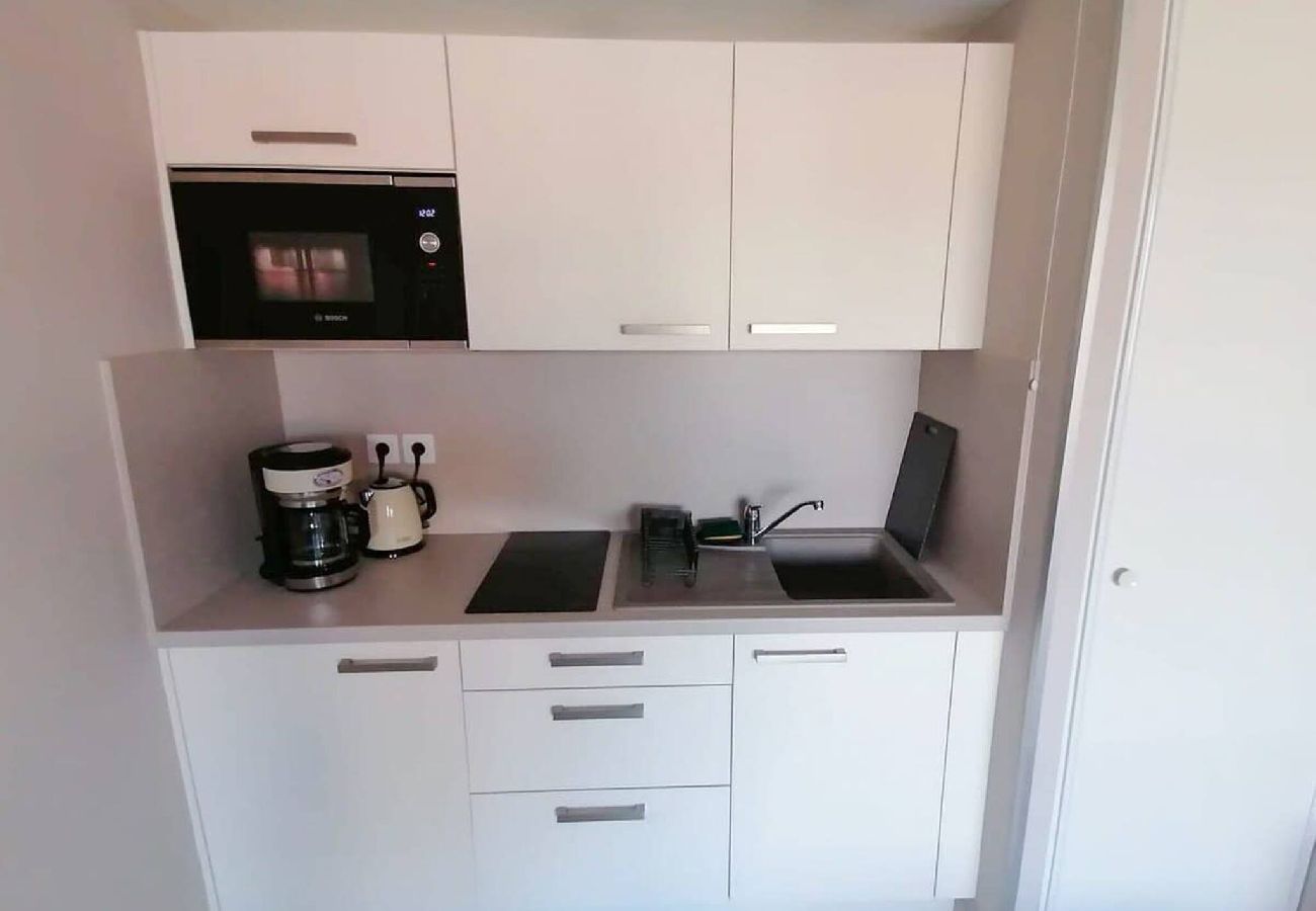 Studio à Villeneuve-Loubet - Joli studio les pieds dans l'eau 