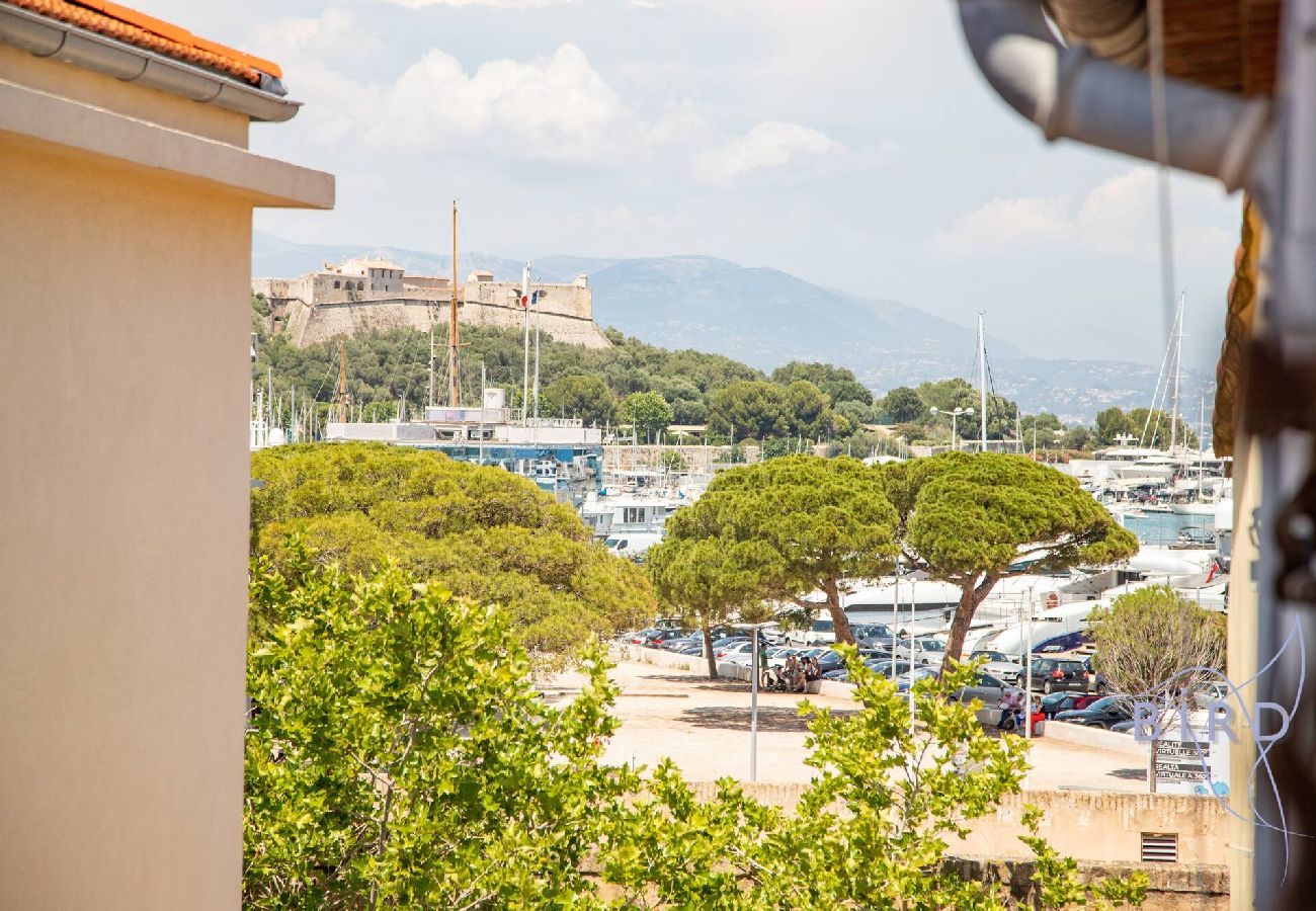 Appartement à Antibes - Bel appartement authentique au coeur du vieil 