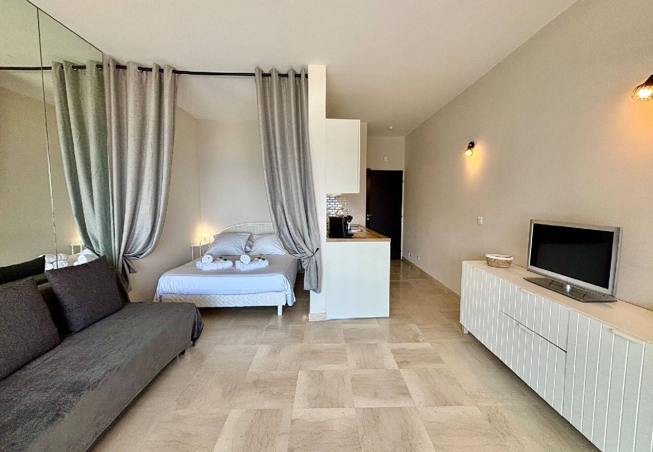Studio à Villeneuve-Loubet - Charmant studio Marina baie des Anges 