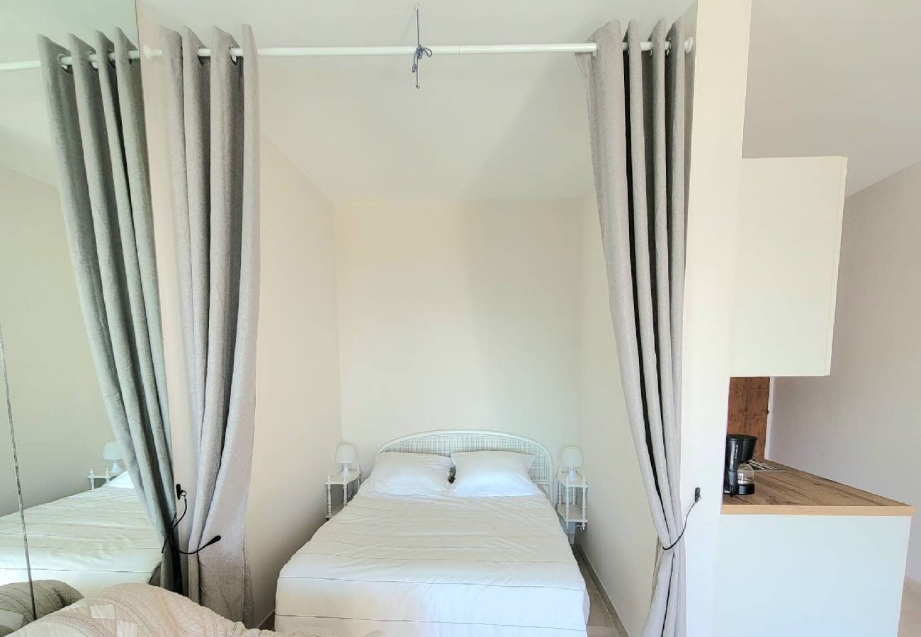 Studio à Villeneuve-Loubet - Charmant studio Marina baie des Anges 