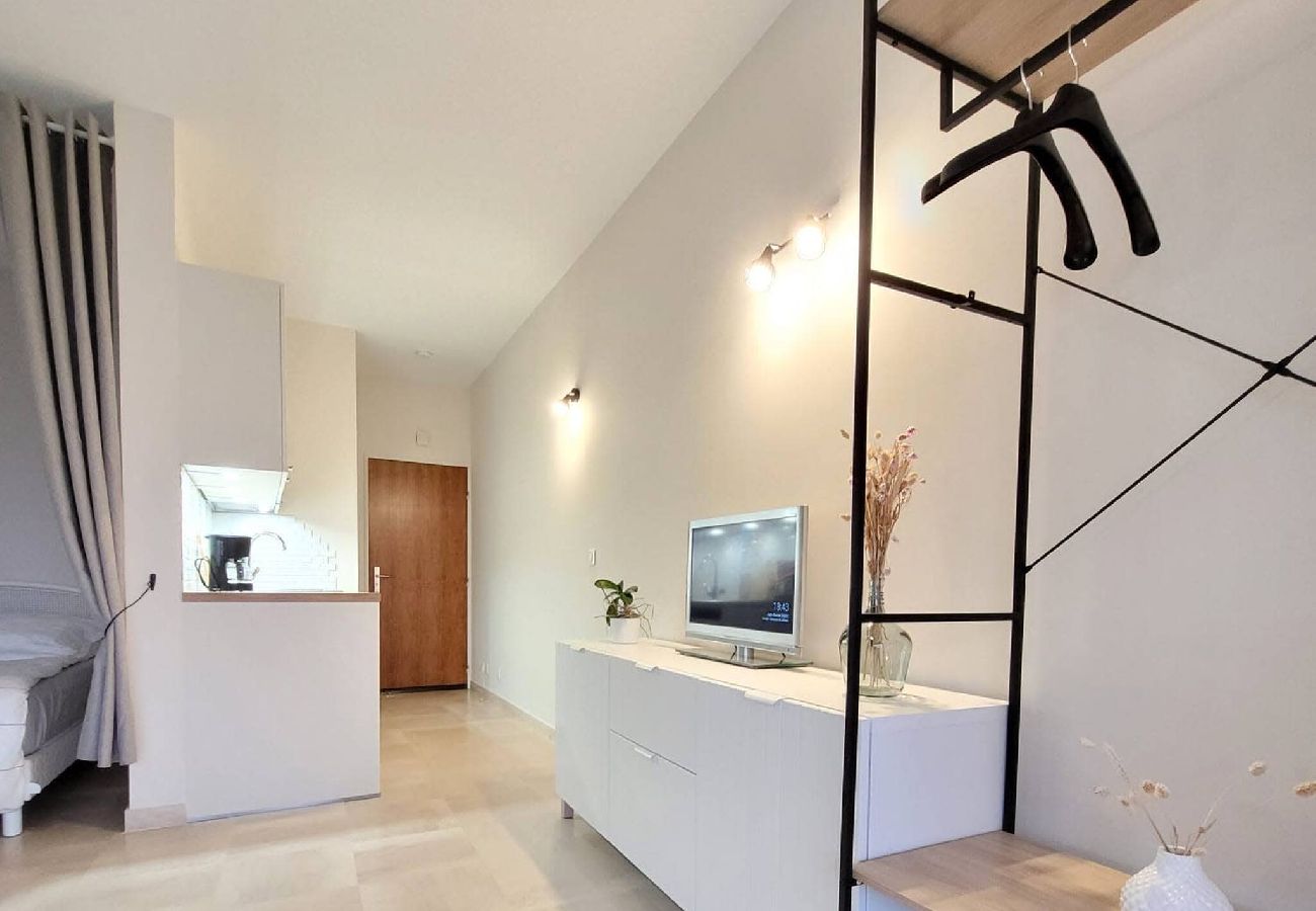 Studio à Villeneuve-Loubet - Charmant studio Marina baie des Anges 