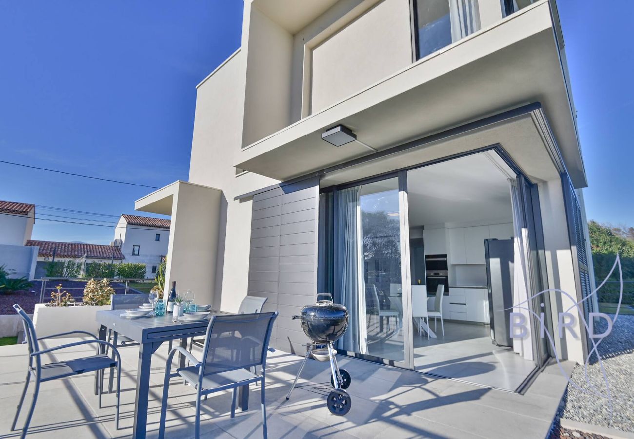 Villa à Cagnes-sur-Mer - Villa Contemporaine piscine Vue mer 