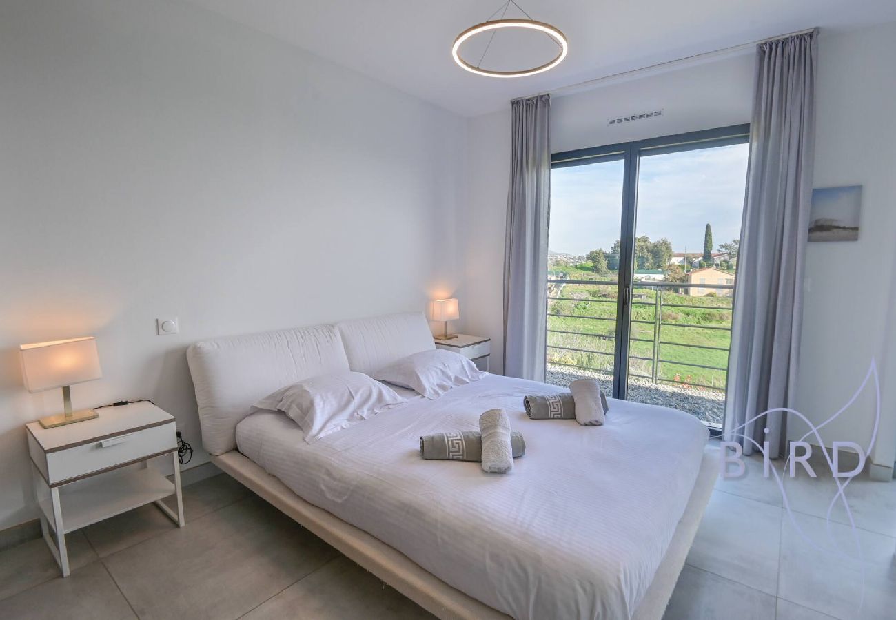 Villa à Cagnes-sur-Mer - Villa Contemporaine piscine Vue mer 