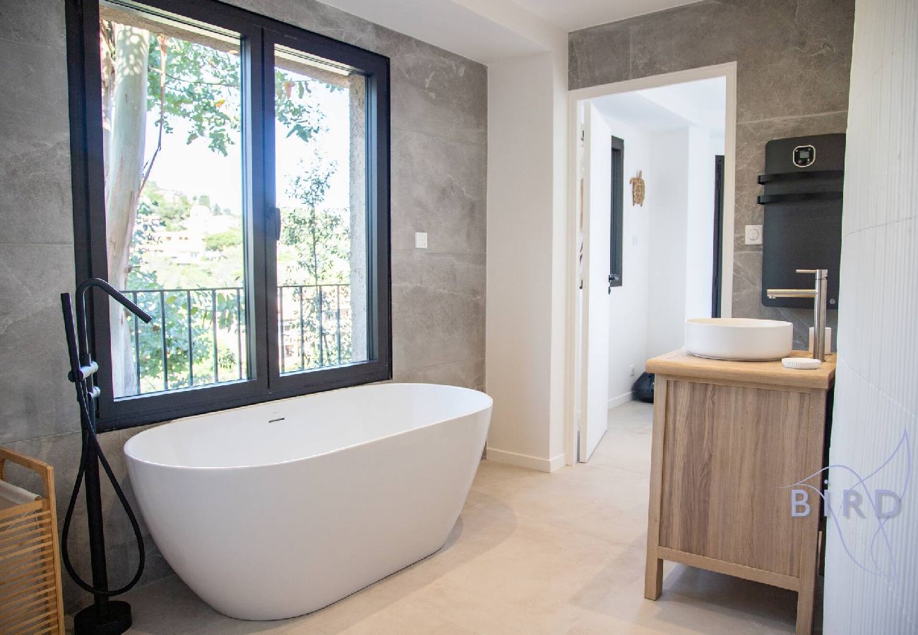 Villa à Théoule-sur-Mer - Somptueuse Villa vue mer et sa dépendance rénovées 