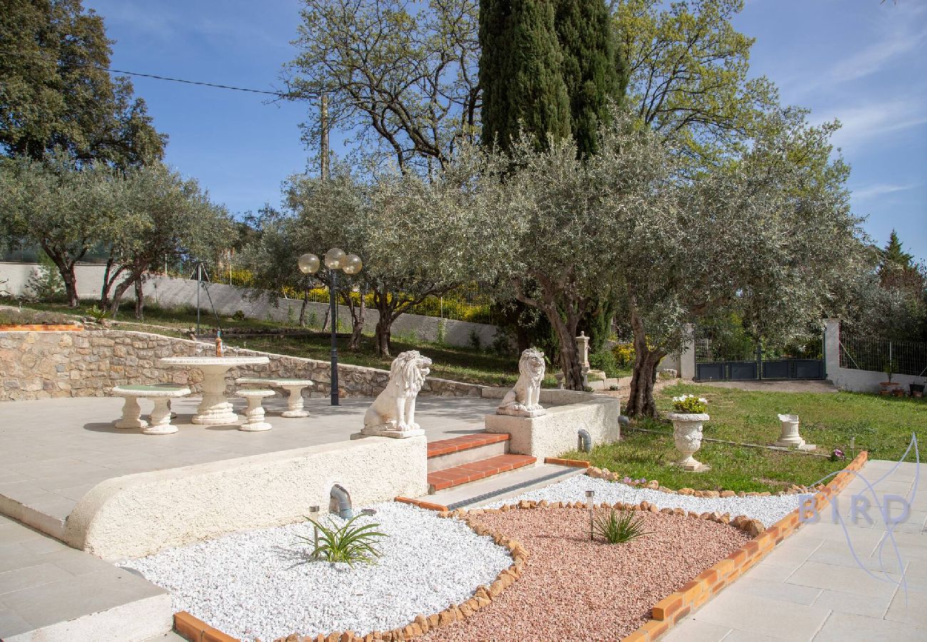 Villa à Trans-en-Provence - Havre de paix dans le Var 
