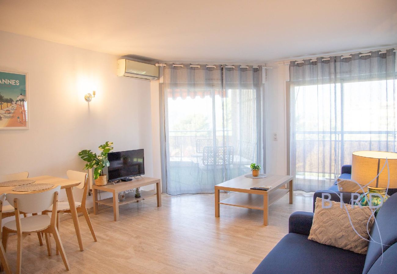 Appartement à Cannes - Vue Mer et Esterel à coté de la plage 
