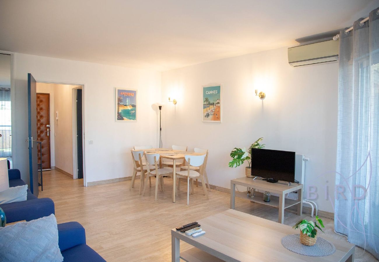 Appartement à Cannes - Vue Mer et Esterel à coté de la plage 