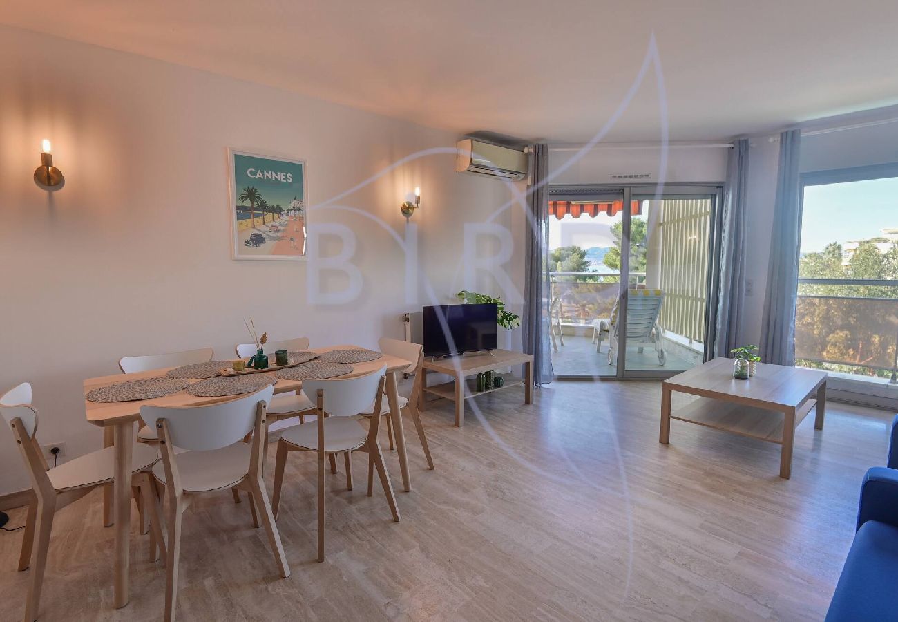 Appartement à Cannes - Vue Mer et Esterel à coté de la plage 