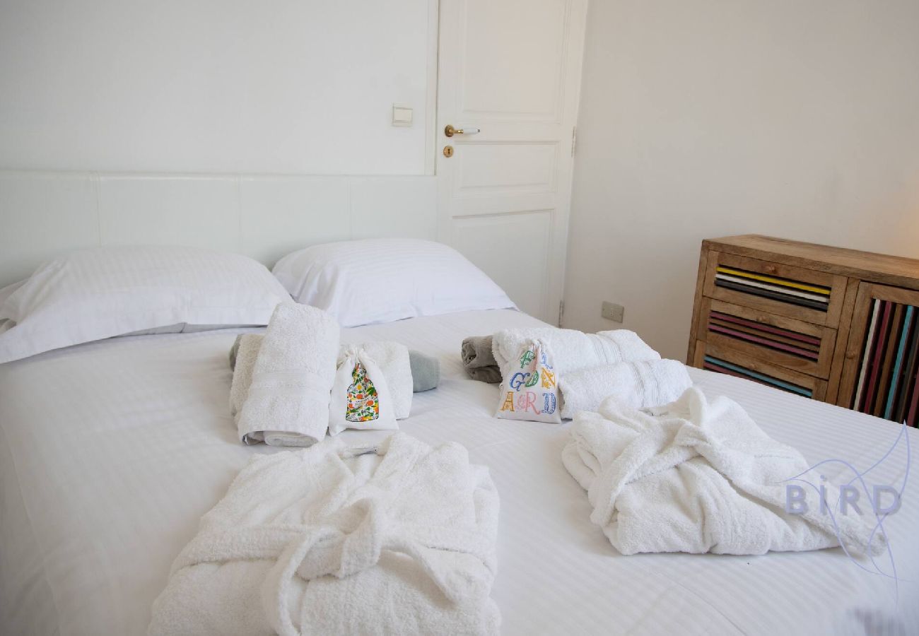 Appartement à Antibes - Bel appartement sur la Place Nationale Antibes 
