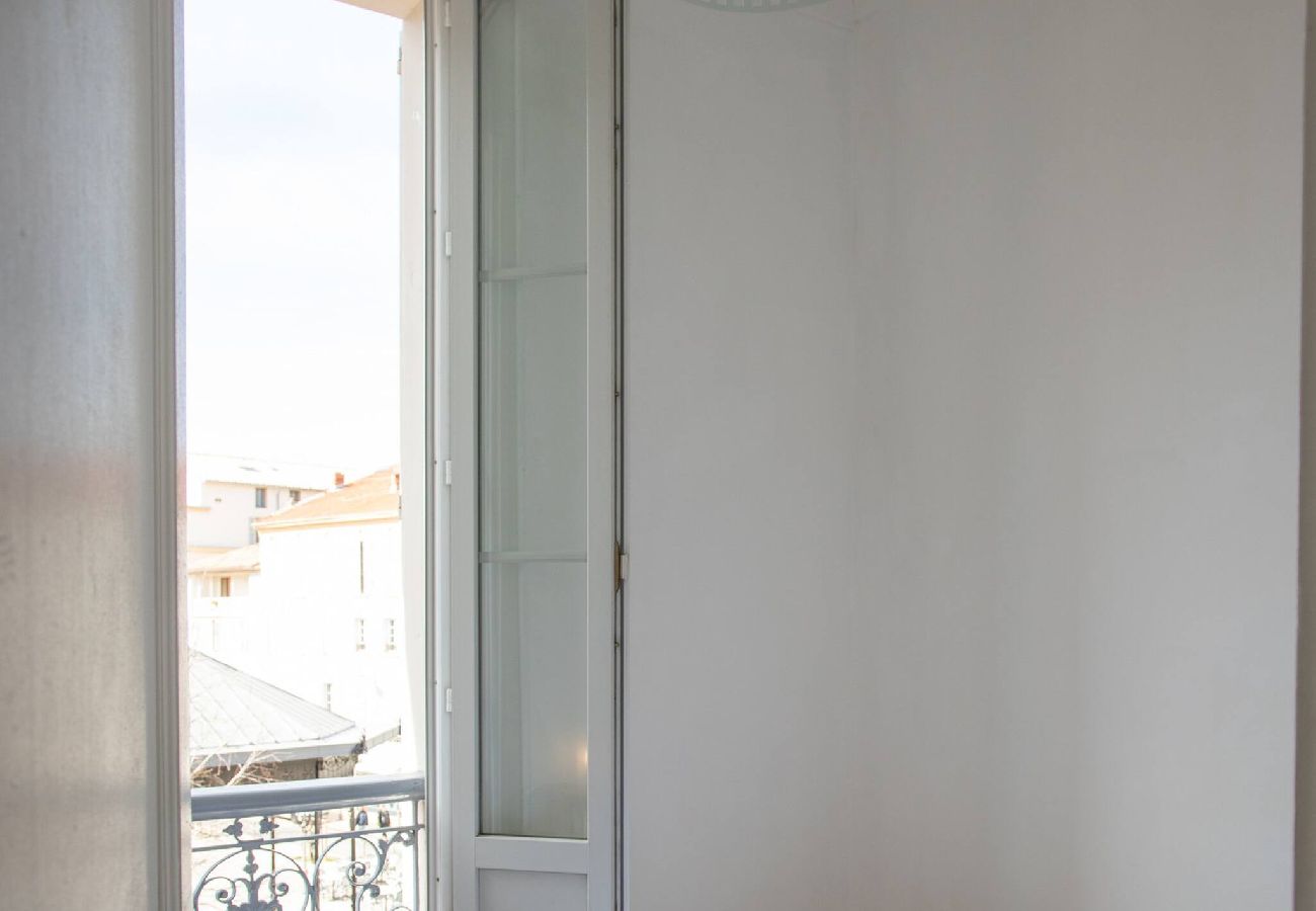 Appartement à Antibes - Bel appartement sur la Place Nationale Antibes 