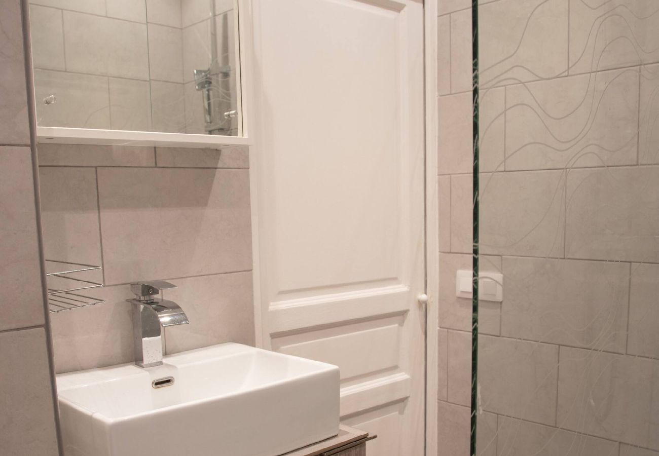 Appartement à Antibes - Bel appartement sur la Place Nationale Antibes 