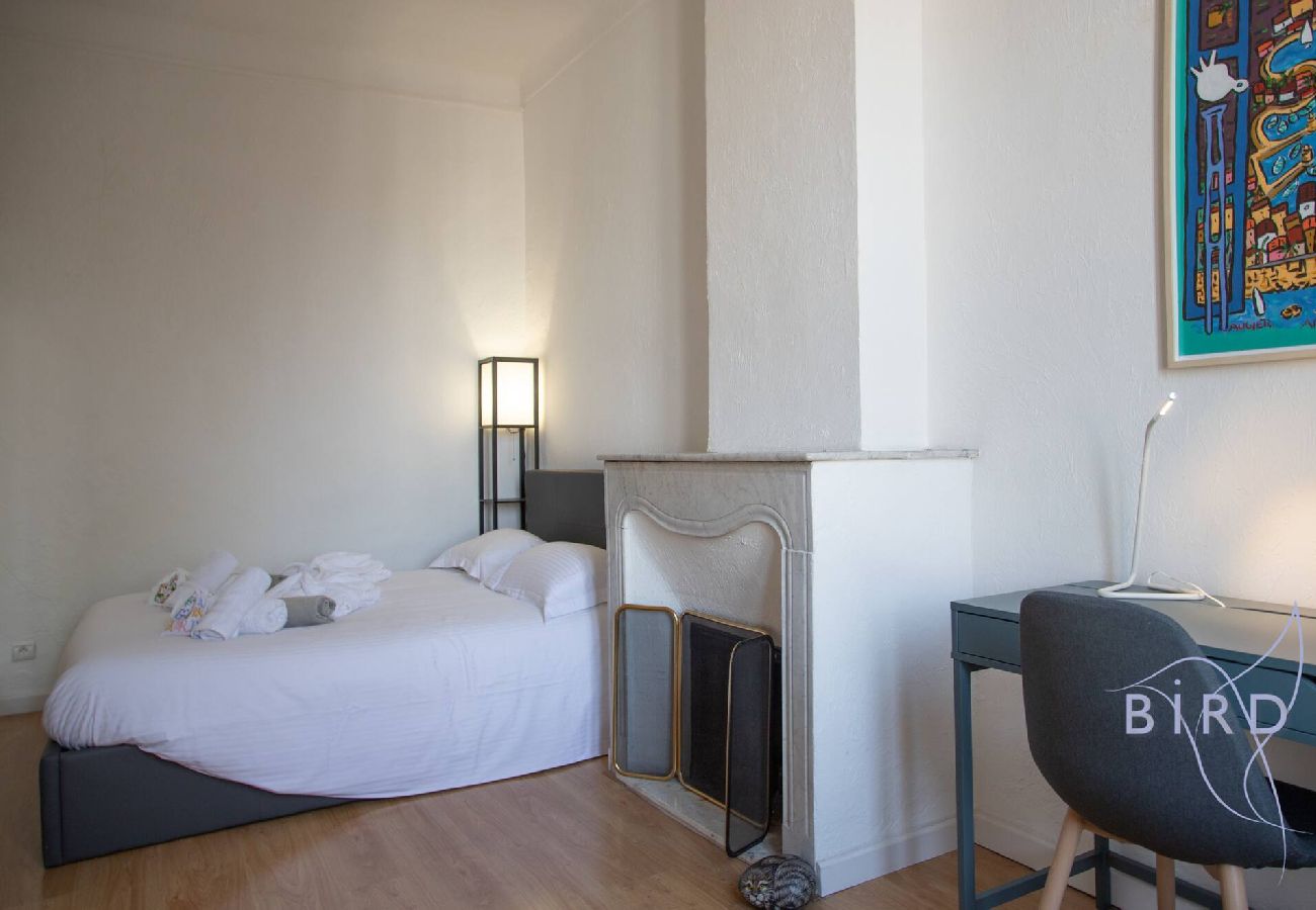 Appartement à Antibes - Bel appartement sur la Place Nationale Antibes 