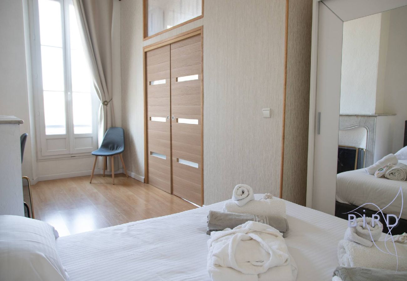 Appartement à Antibes - Bel appartement sur la Place Nationale Antibes 