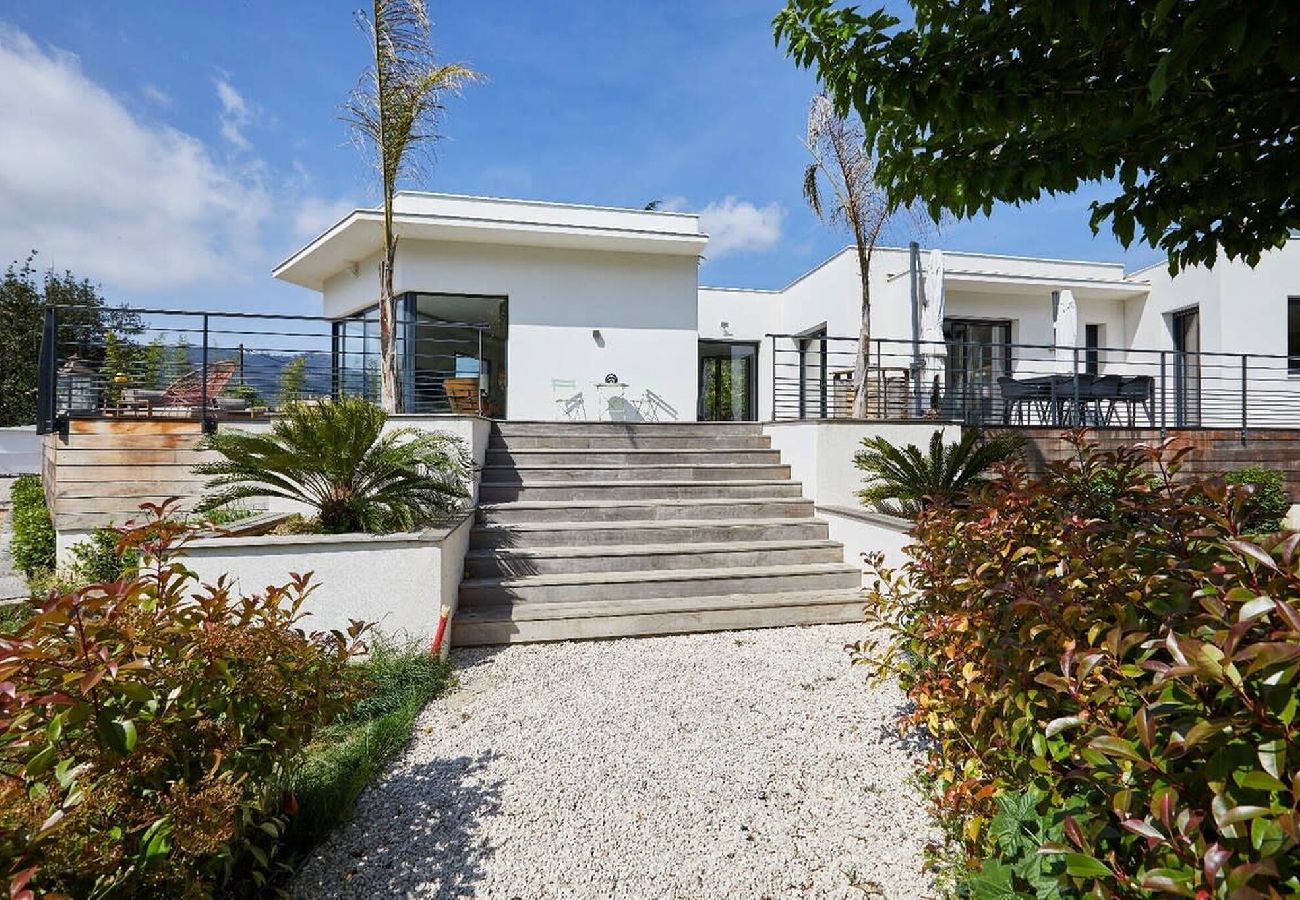 Villa à Pégomas - Belle contemporaine 200m piscine bord rivière 