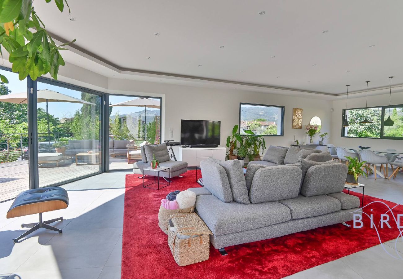 Villa à Pégomas - Belle contemporaine 200m piscine bord rivière 