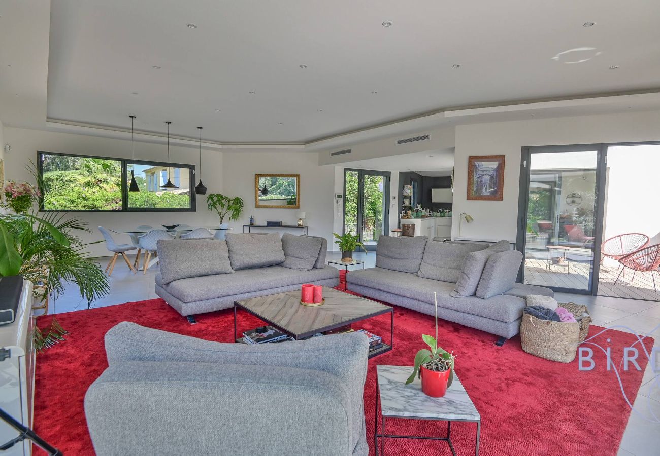 Villa à Pégomas - Belle contemporaine 200m piscine bord rivière 