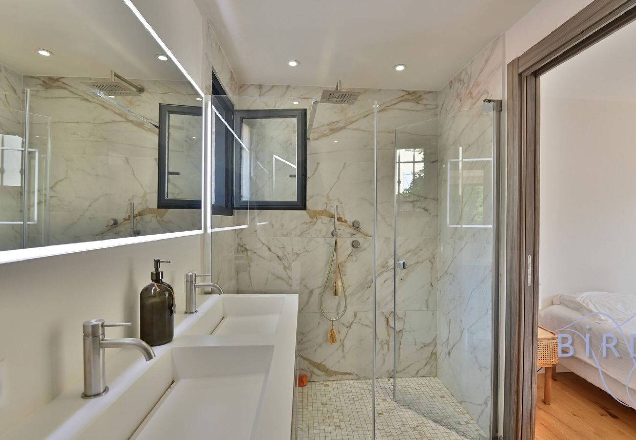 Villa à Pégomas - Belle contemporaine 200m piscine bord rivière 