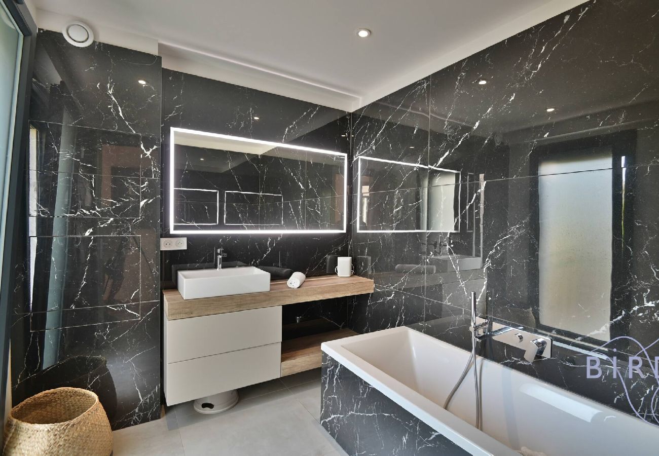 Villa à Pégomas - Belle contemporaine 200m piscine bord rivière 