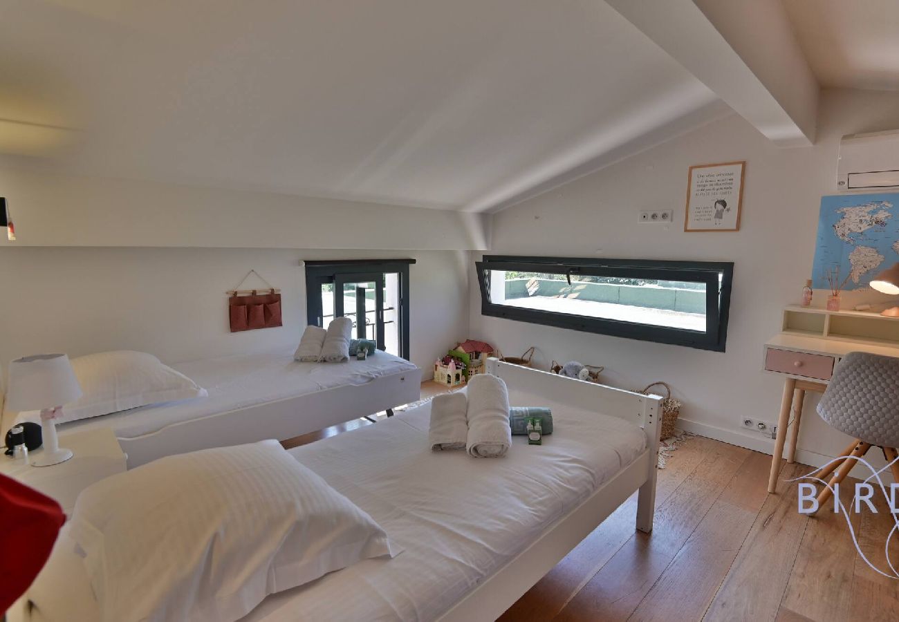 Villa à Pégomas - Belle contemporaine 200m piscine bord rivière 