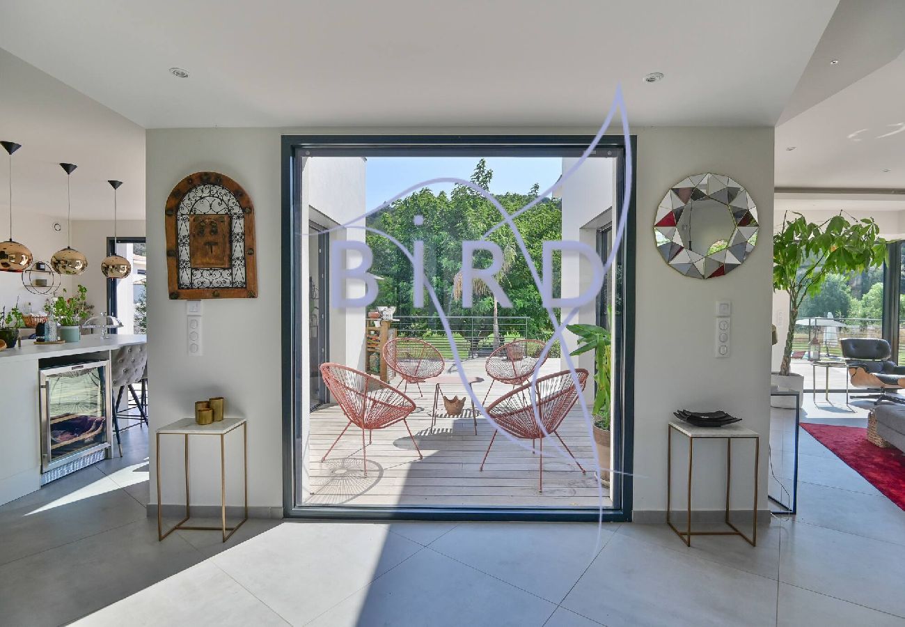 Villa à Pégomas - Belle contemporaine 200m piscine bord rivière 
