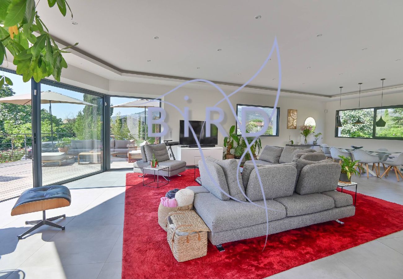 Villa à Pégomas - Belle contemporaine 200m piscine bord rivière 