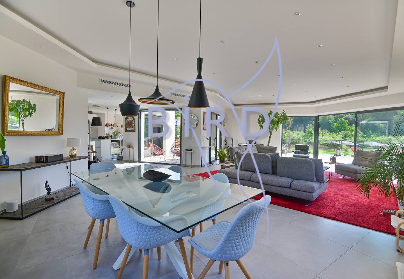 Villa à Pégomas - Belle contemporaine 200m piscine bord rivière 