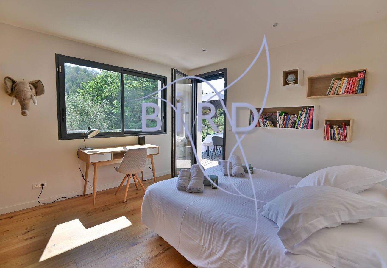 Villa à Pégomas - Belle contemporaine 200m piscine bord rivière 