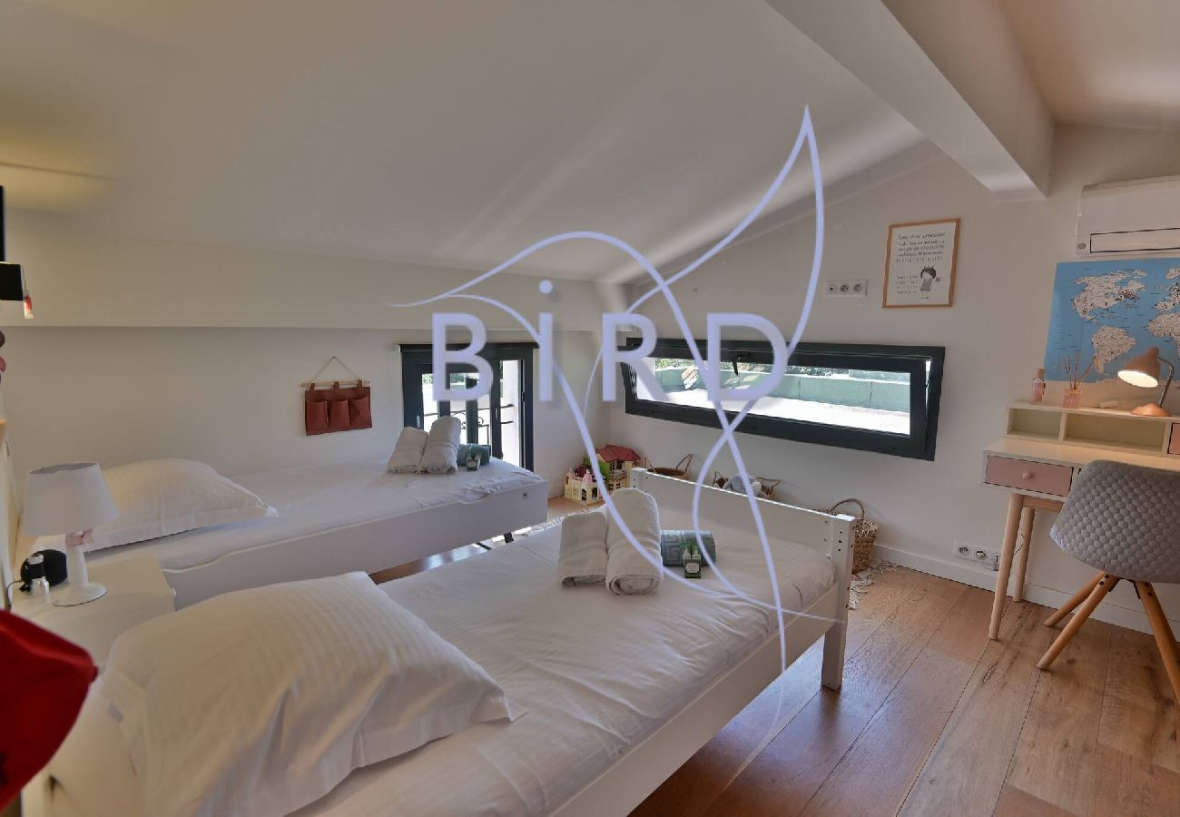 Villa à Pégomas - Belle contemporaine 200m piscine bord rivière 