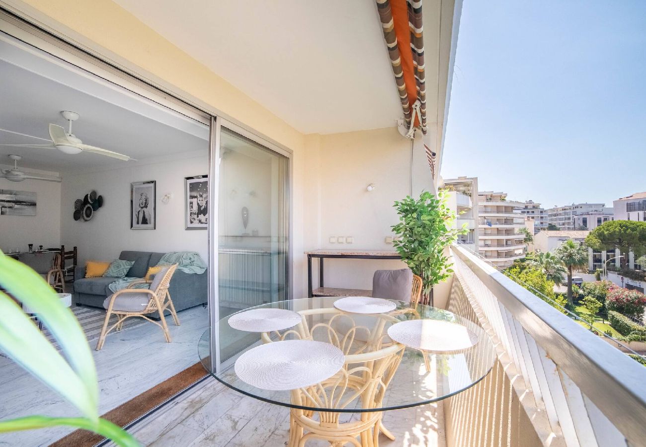 Appartement à Cannes - Rue d'Antibes Lumineux 2 P terrasse 