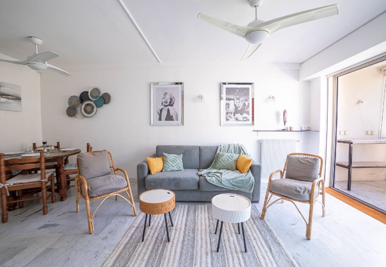 Appartement à Cannes - Rue d'Antibes Lumineux 2 P terrasse 