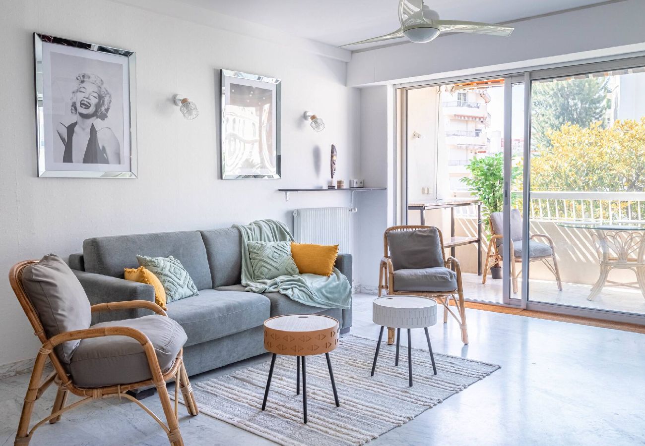 Appartement à Cannes - Rue d'Antibes Lumineux 2 P terrasse 
