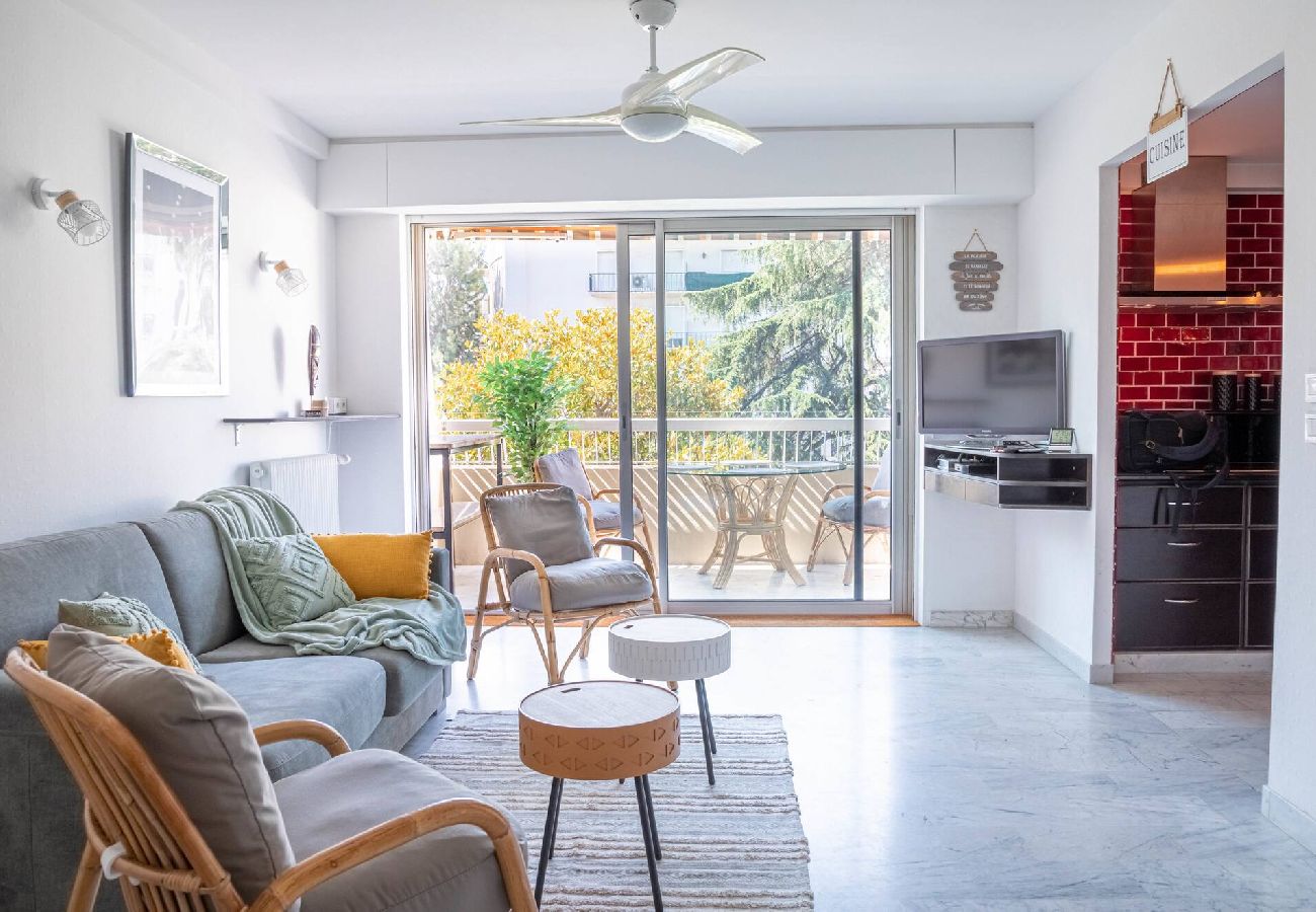 Appartement à Cannes - Rue d'Antibes Lumineux 2 P terrasse 
