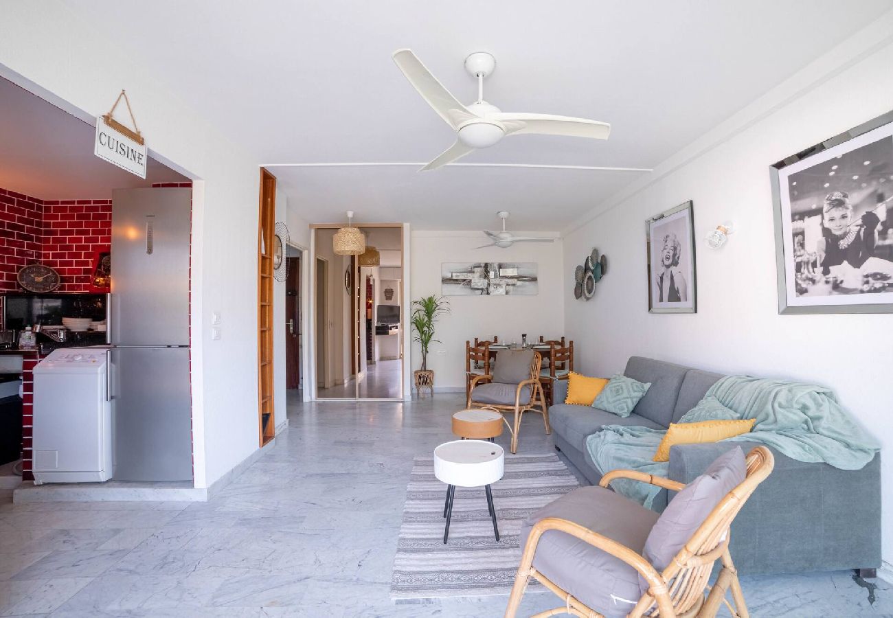 Appartement à Cannes - Rue d'Antibes Lumineux 2 P terrasse 