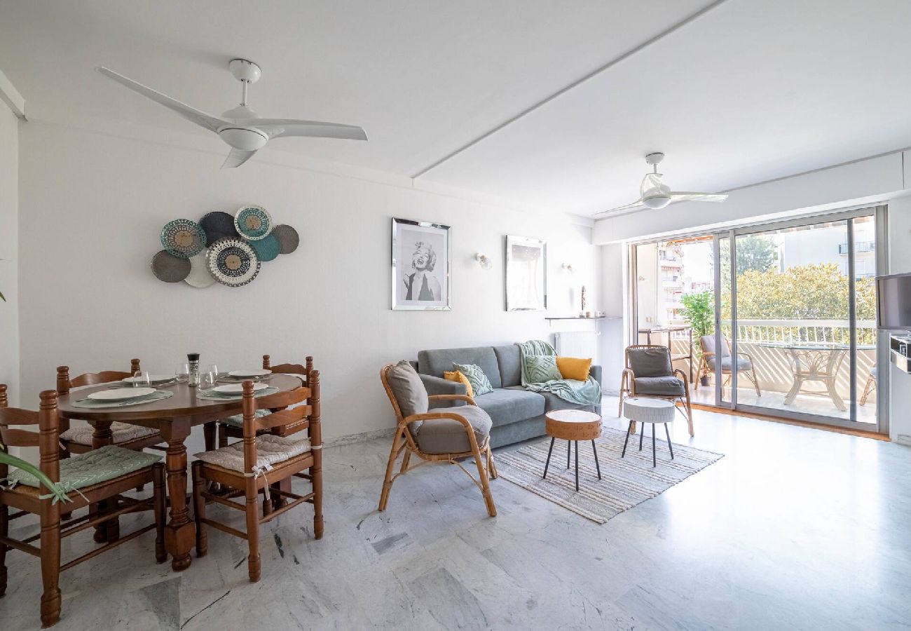 Appartement à Cannes - Rue d'Antibes Lumineux 2 P terrasse 