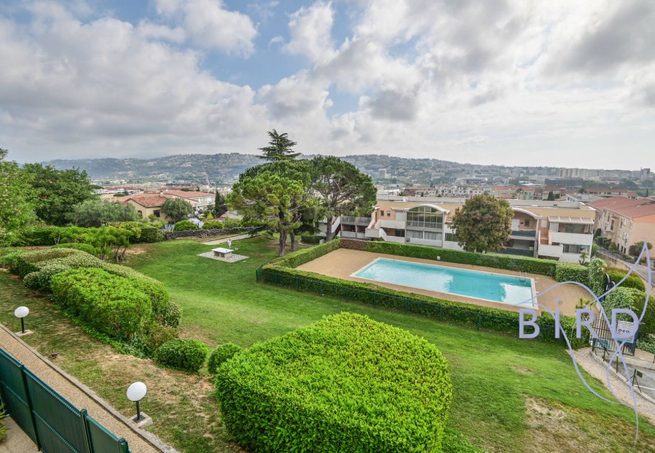 Studio à Saint-Laurent-du-Var - Grand studio avec piscine et vue dégagée 