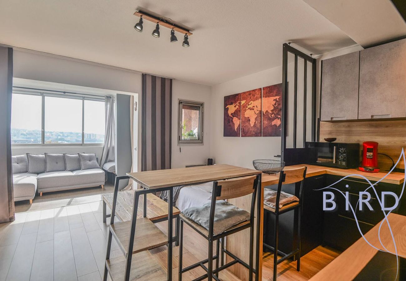 Studio à Saint-Laurent-du-Var - Grand studio avec piscine et vue dégagée 