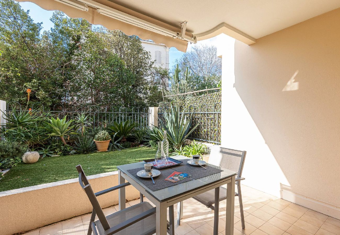 Studio à Cannes - Studio centre Cannes - terrassa , clim et garage