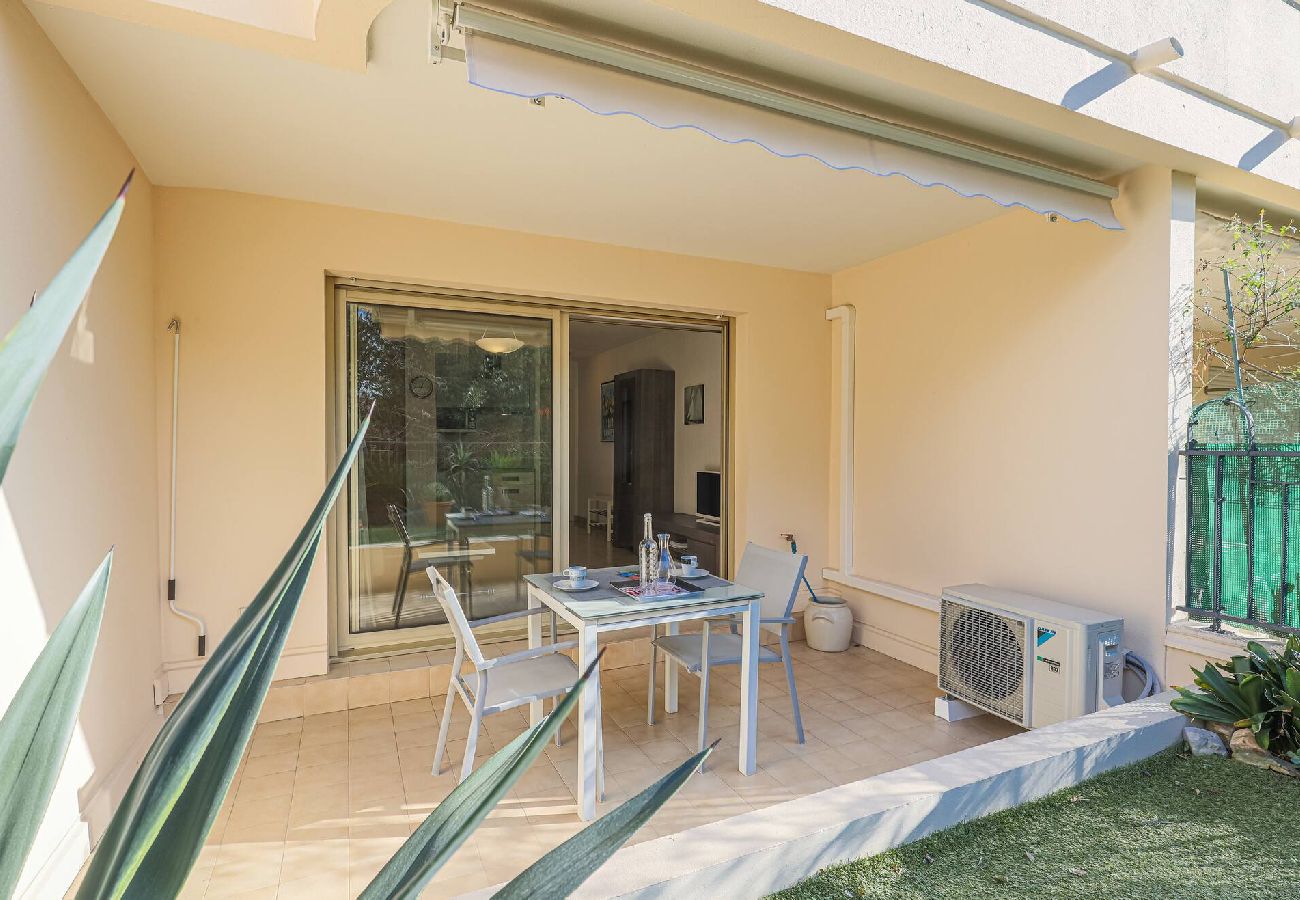 Studio à Cannes - Studio centre Cannes - terrassa , clim et garage