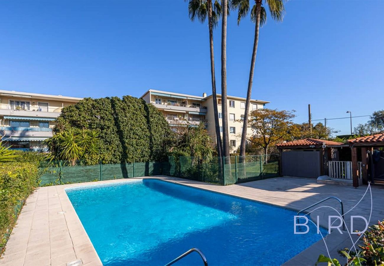 Appartement à Antibes - Spacieux T3 Piscine et Parking 