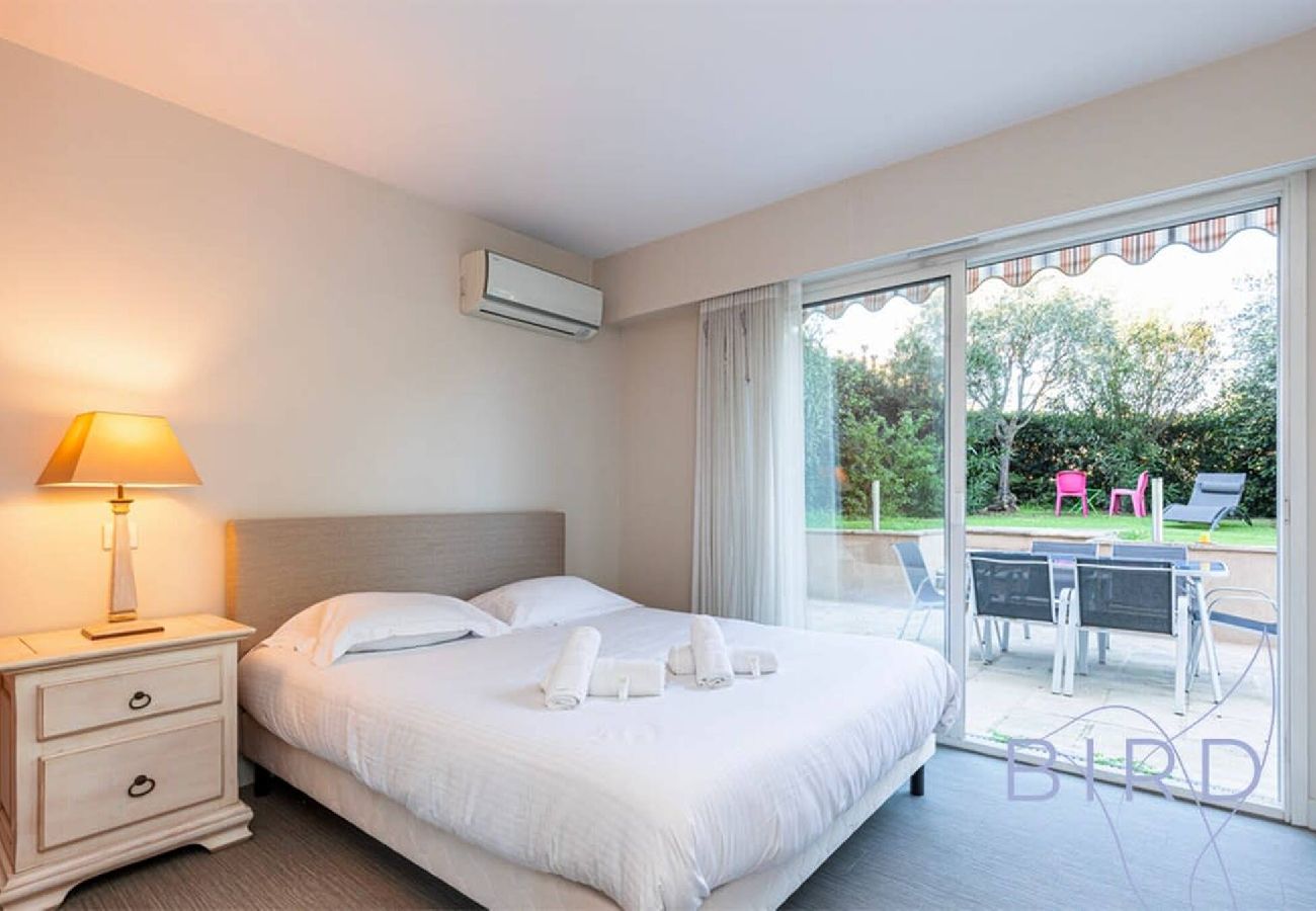 Appartement à Antibes - Spacieux T3 Piscine et Parking 