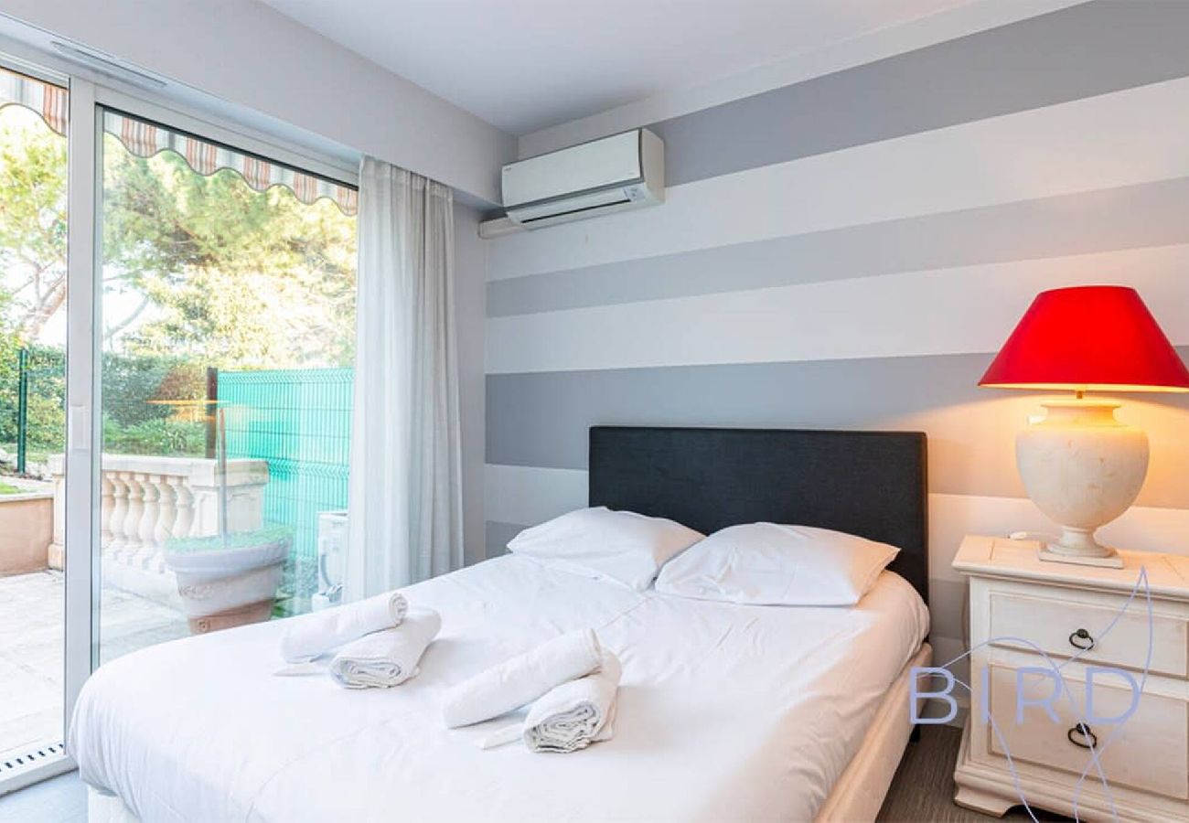 Appartement à Antibes - Spacieux T3 Piscine et Parking 