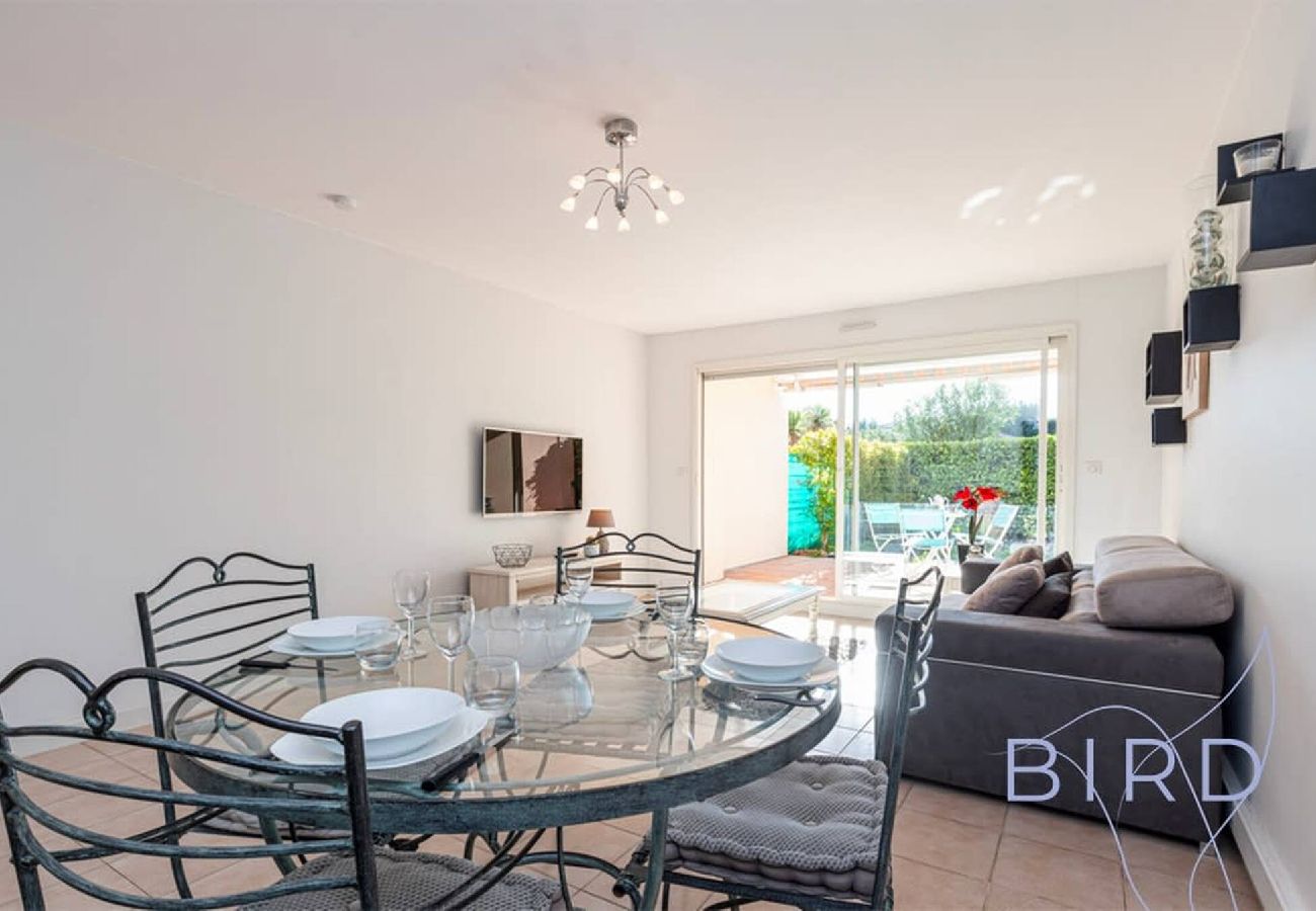 Appartement à Antibes - Spacieux T3 Piscine et Parking 