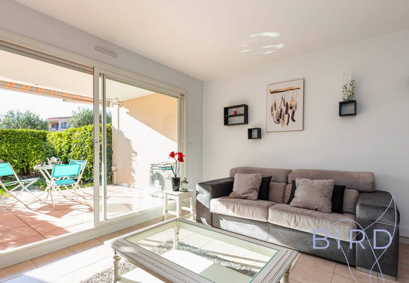 Appartement à Antibes - Spacieux T3 Piscine et Parking 