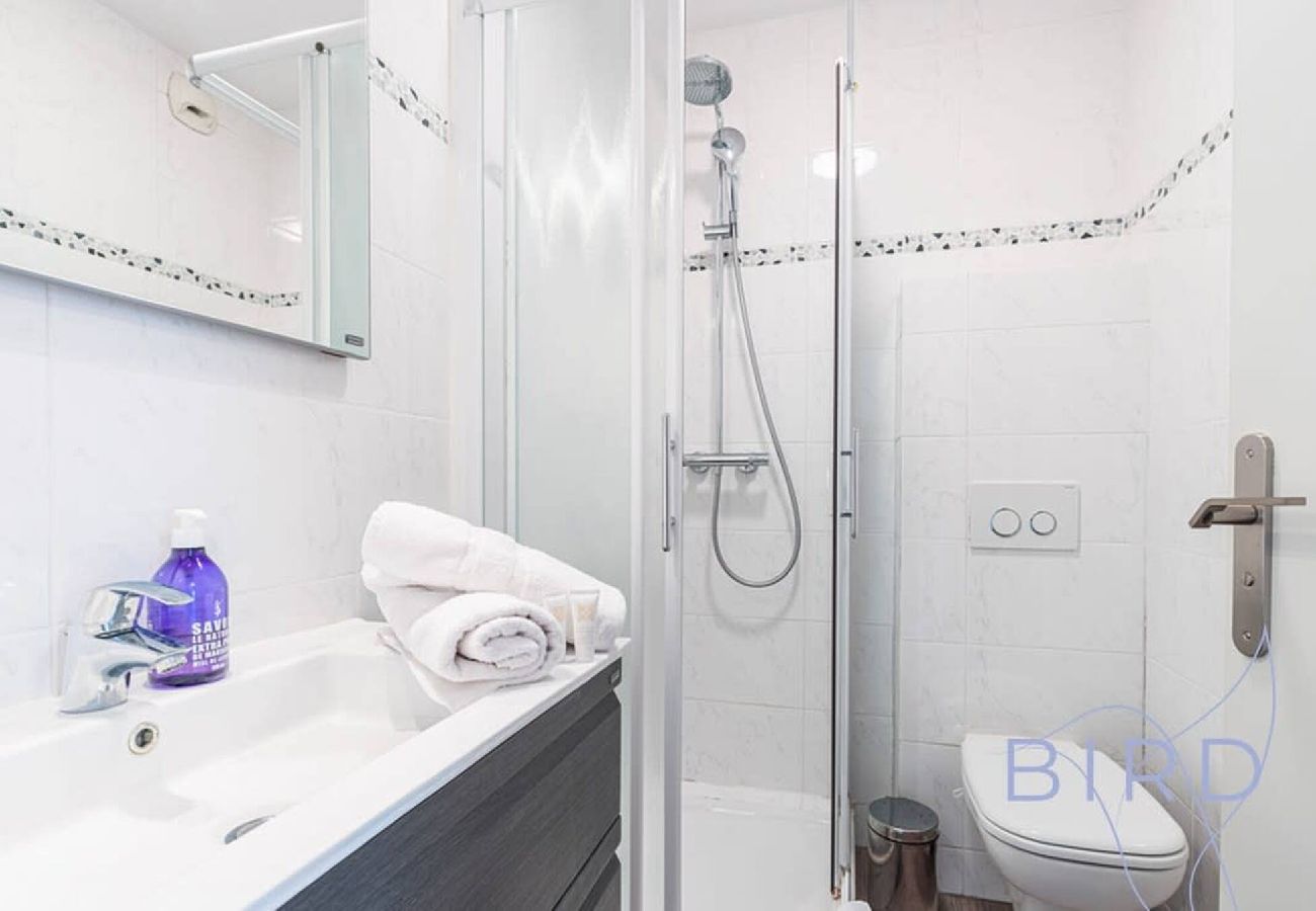 Appartement à Antibes - Spacieux T3 Piscine et Parking 